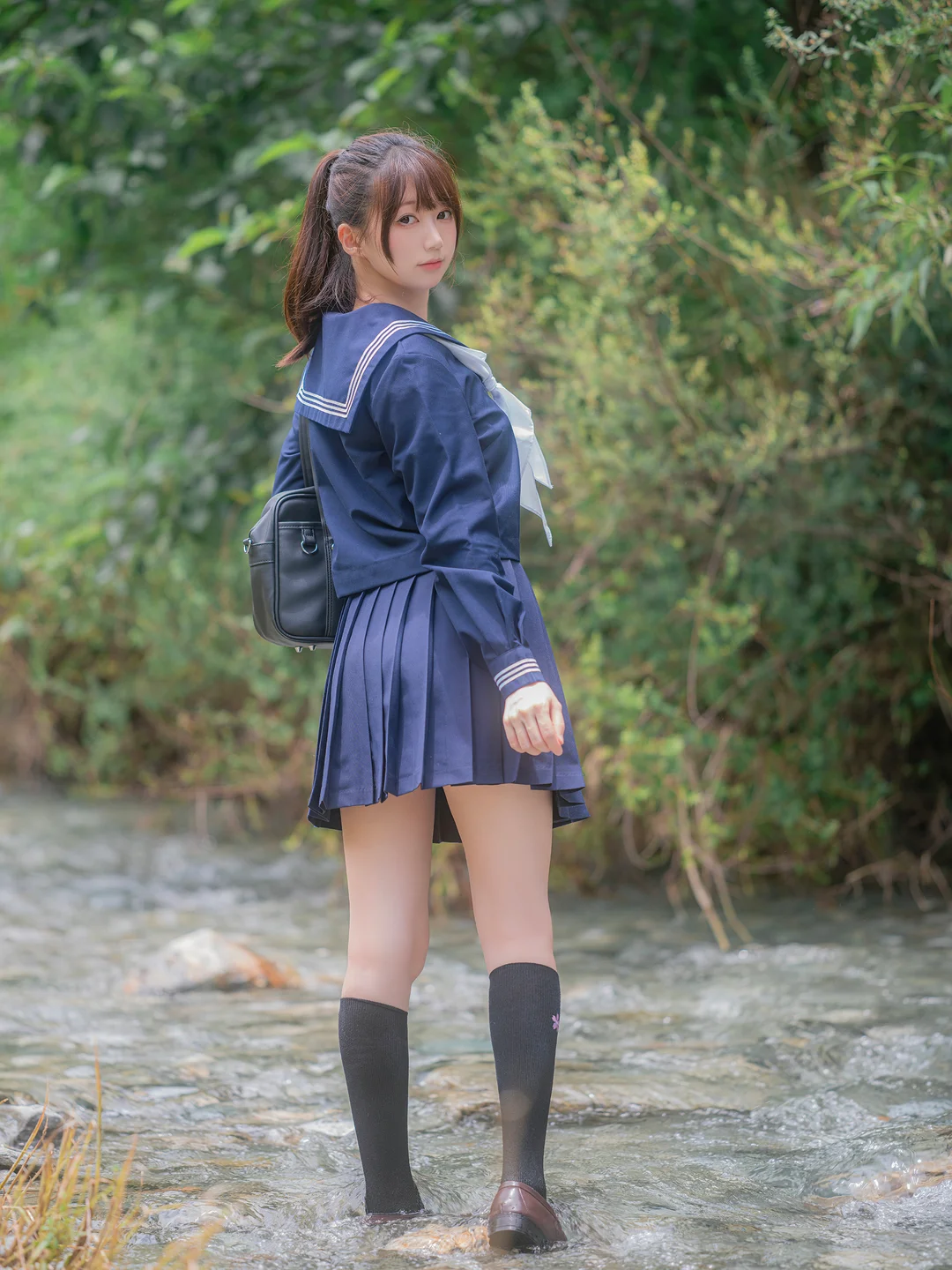 Nagisa魔物喵 – 川で水遊び [110P-327MB] 【丝足阁写真】001.webp