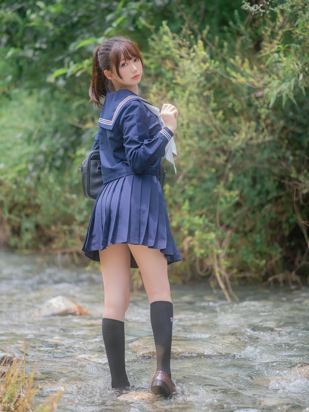 Nagisa魔物喵 – 川で水遊び [110P-327MB]