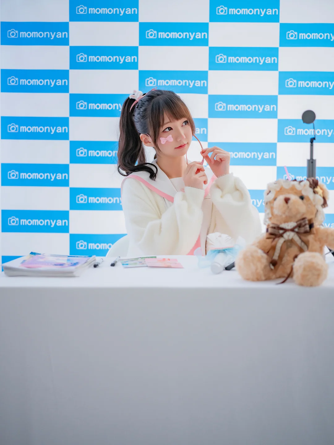 Nagisa魔物喵_ビキニアイドルのサイン会_183P_1_31GB 0011.webp