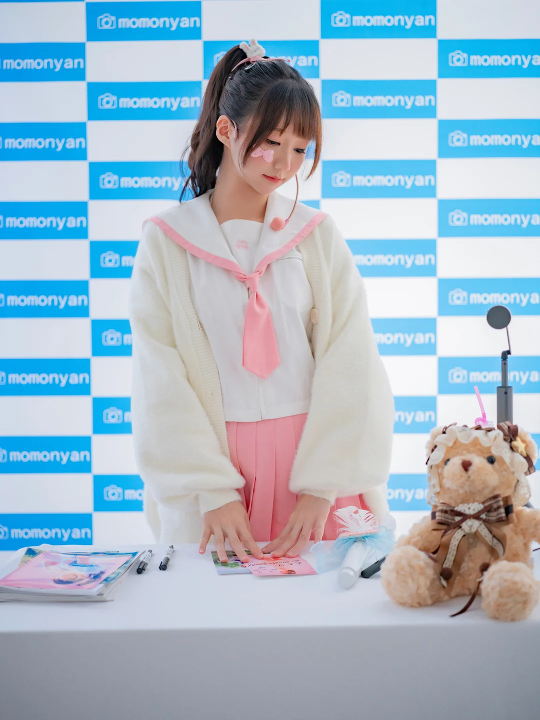 Nagisa魔物喵_ビキニアイドルのサイン会_183P_1_31GB 0012.webp