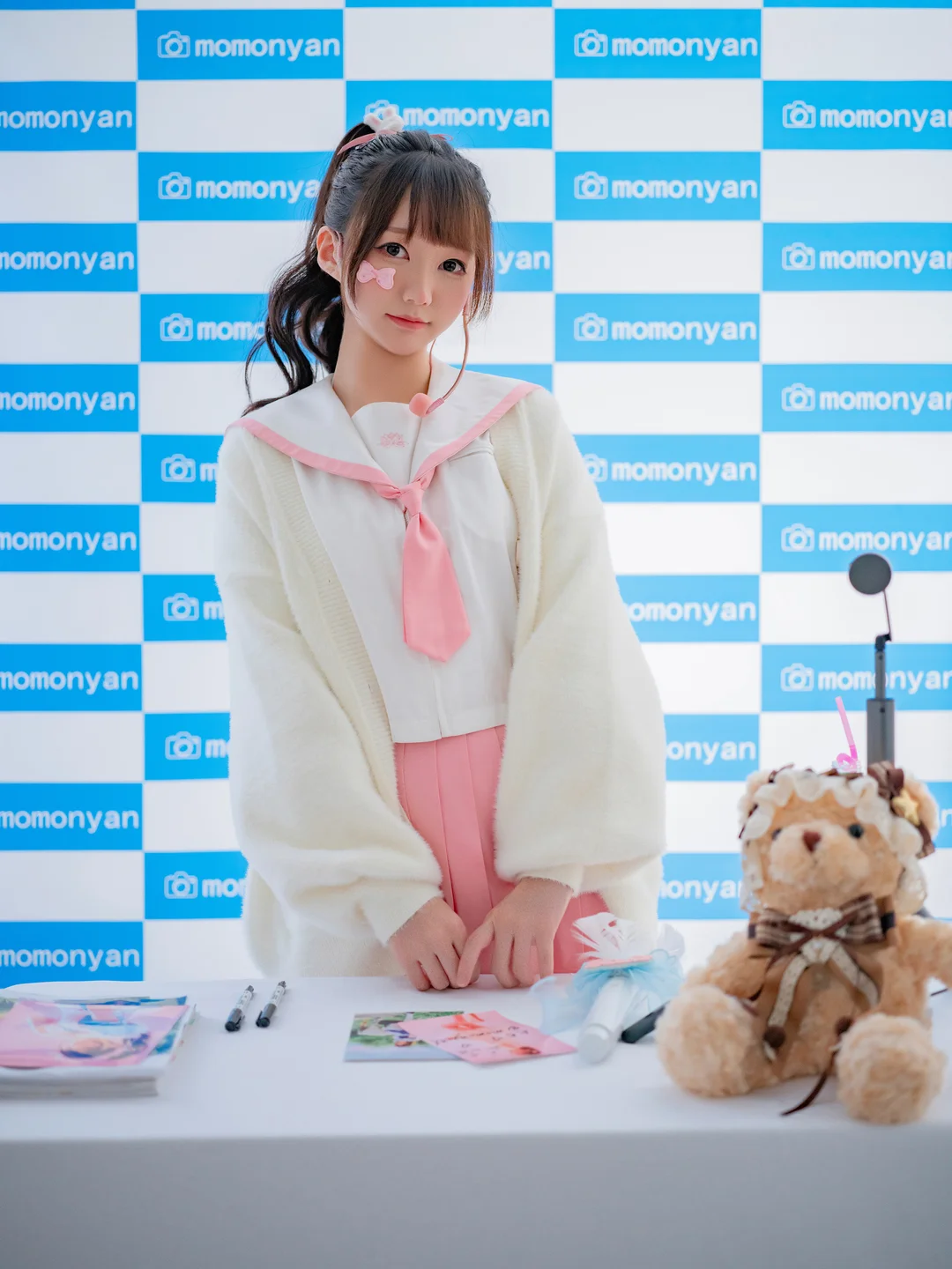 Nagisa魔物喵_ビキニアイドルのサイン会_183P_1_31GB 0013.webp