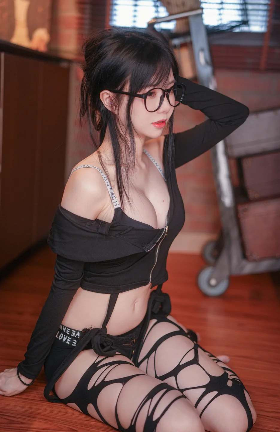 Sally_Dorasnow - RAINY LAUNDRY DAY [60P-957MB] 008.webp