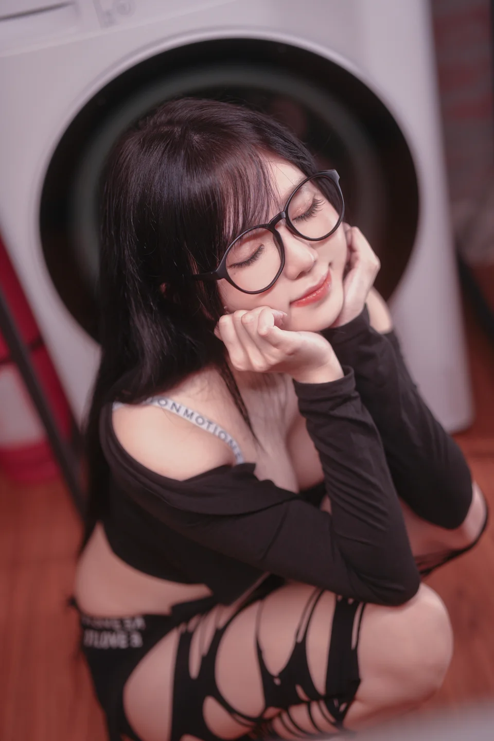 Sally_Dorasnow - RAINY LAUNDRY DAY [60P-957MB] 010.webp