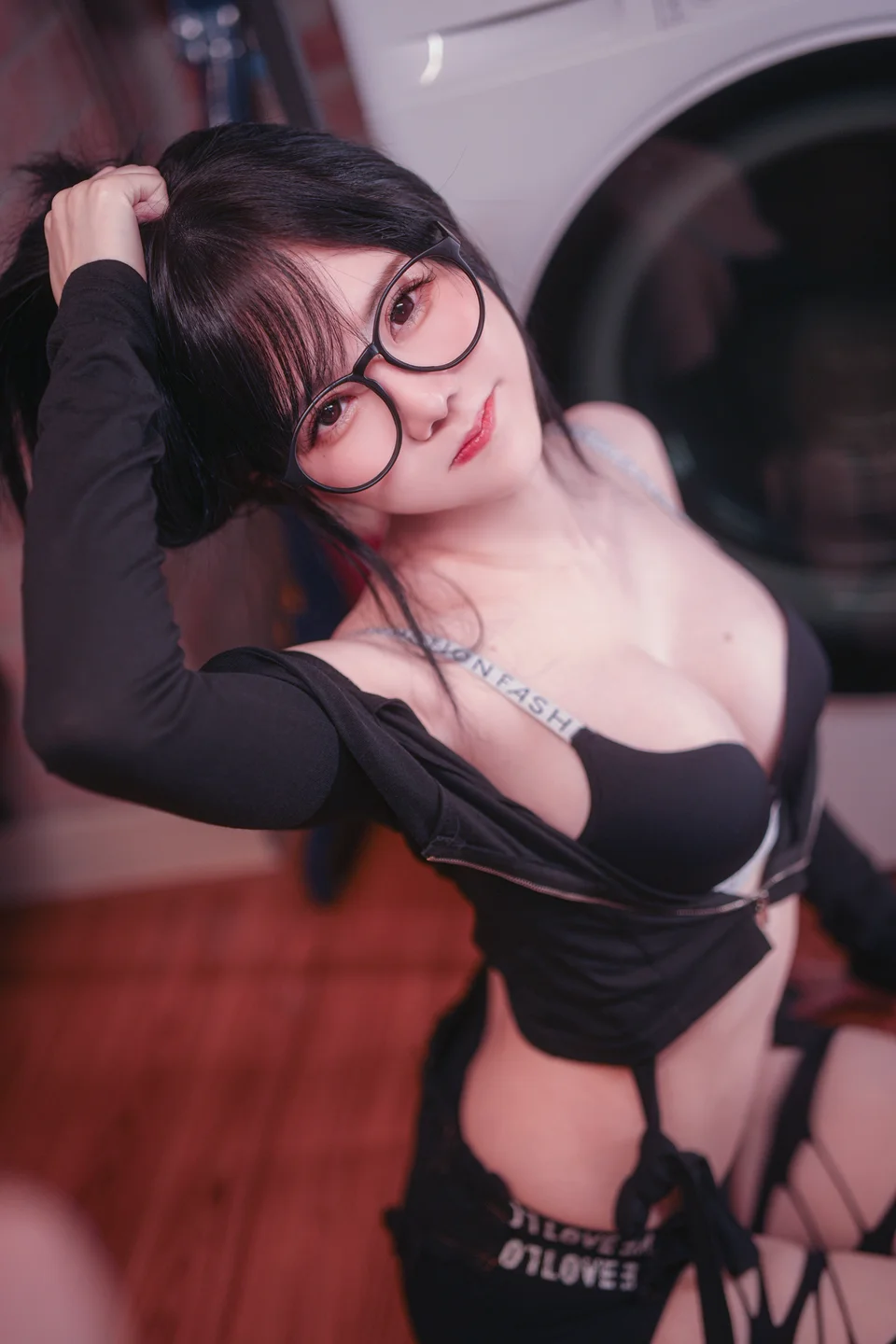 Sally_Dorasnow - RAINY LAUNDRY DAY [60P-957MB] 014.webp