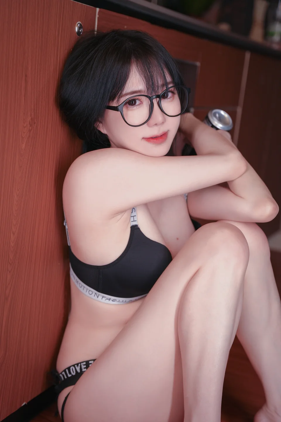 Sally_Dorasnow - RAINY LAUNDRY DAY [60P-957MB] 022.webp