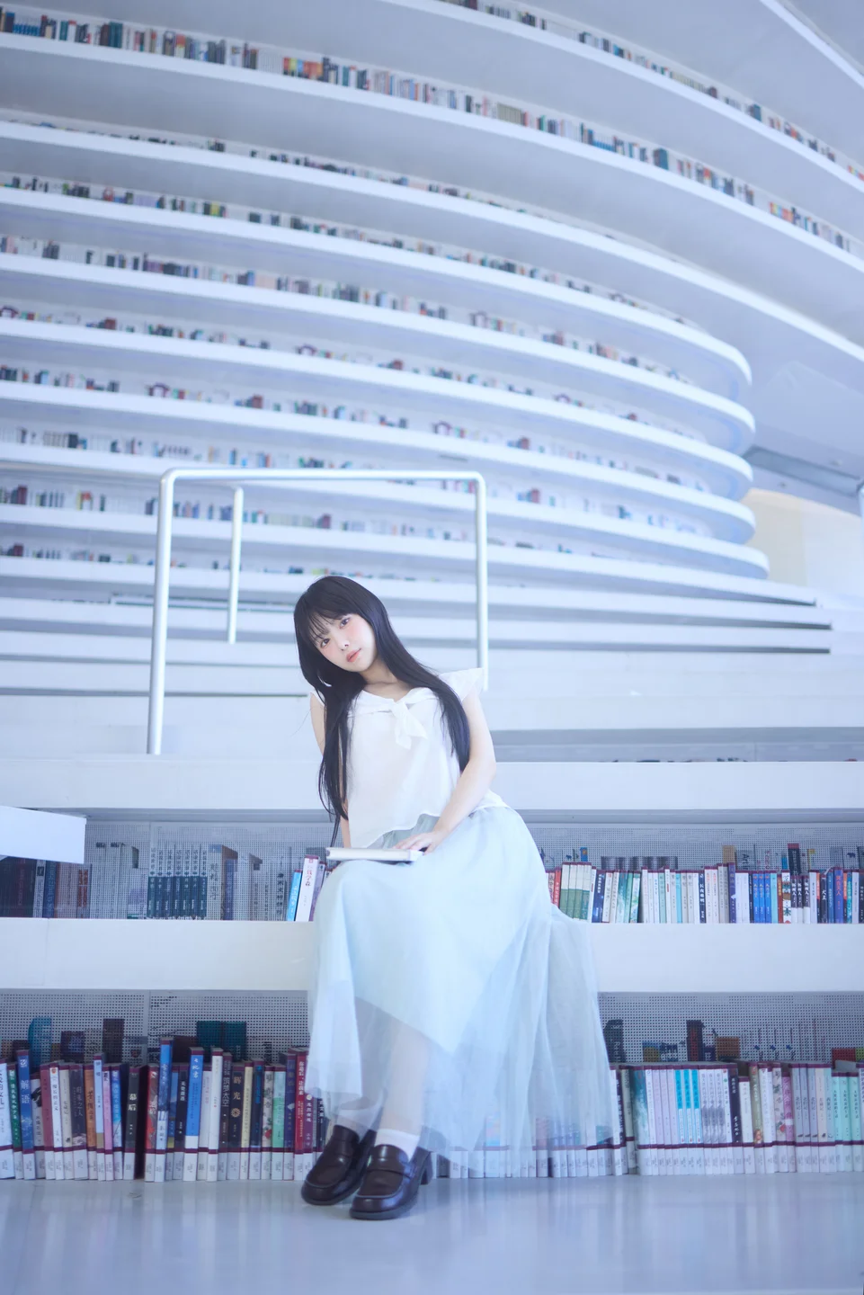 Shika小鹿鹿 - 图书馆 [16P-294MB] 004.webp