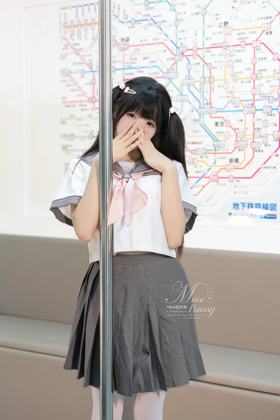 Yiko湿润兔_–_12月『地铁萌妹』164P1V_2_07GB恋爱循环 TG@icoset007.webp