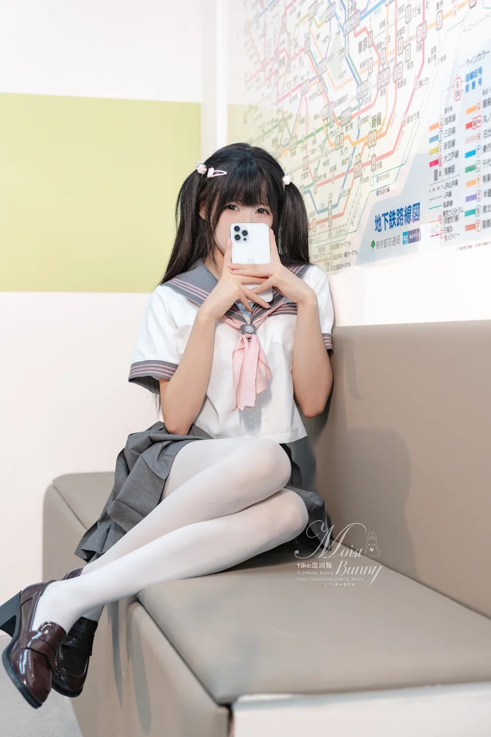 Yiko湿润兔_–_12月『地铁萌妹』164P1V_2_07GB恋爱循环 TG@icoset014.webp