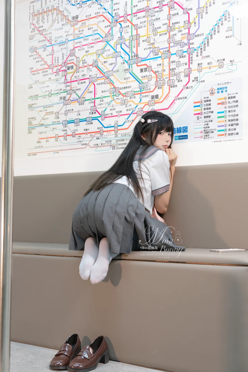 Yiko湿润兔_–_12月『地铁萌妹』164P1V_2_07GB恋爱循环 TG@icoset016.webp