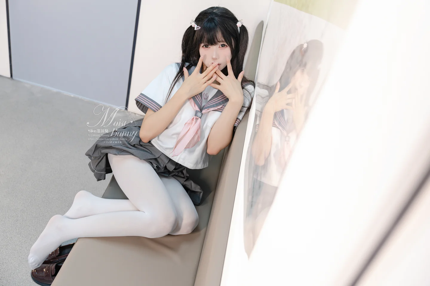 Yiko湿润兔_–_12月『地铁萌妹』164P1V_2_07GB恋爱循环 TG@icoset017.webp