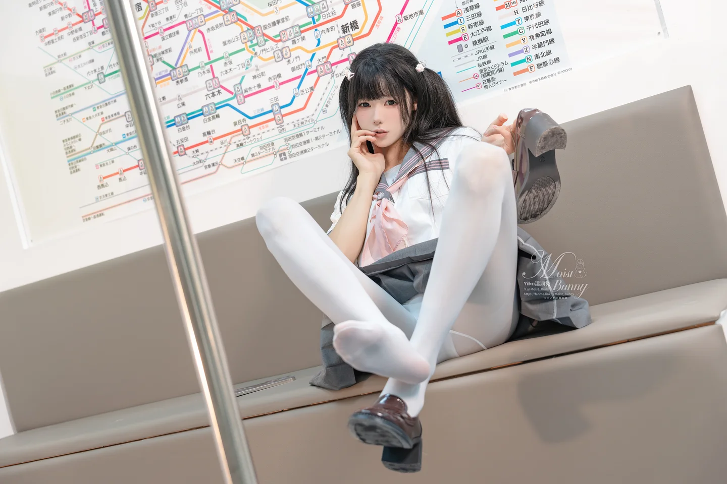 Yiko湿润兔_–_12月『地铁萌妹』164P1V_2_07GB恋爱循环 TG@icoset020.webp