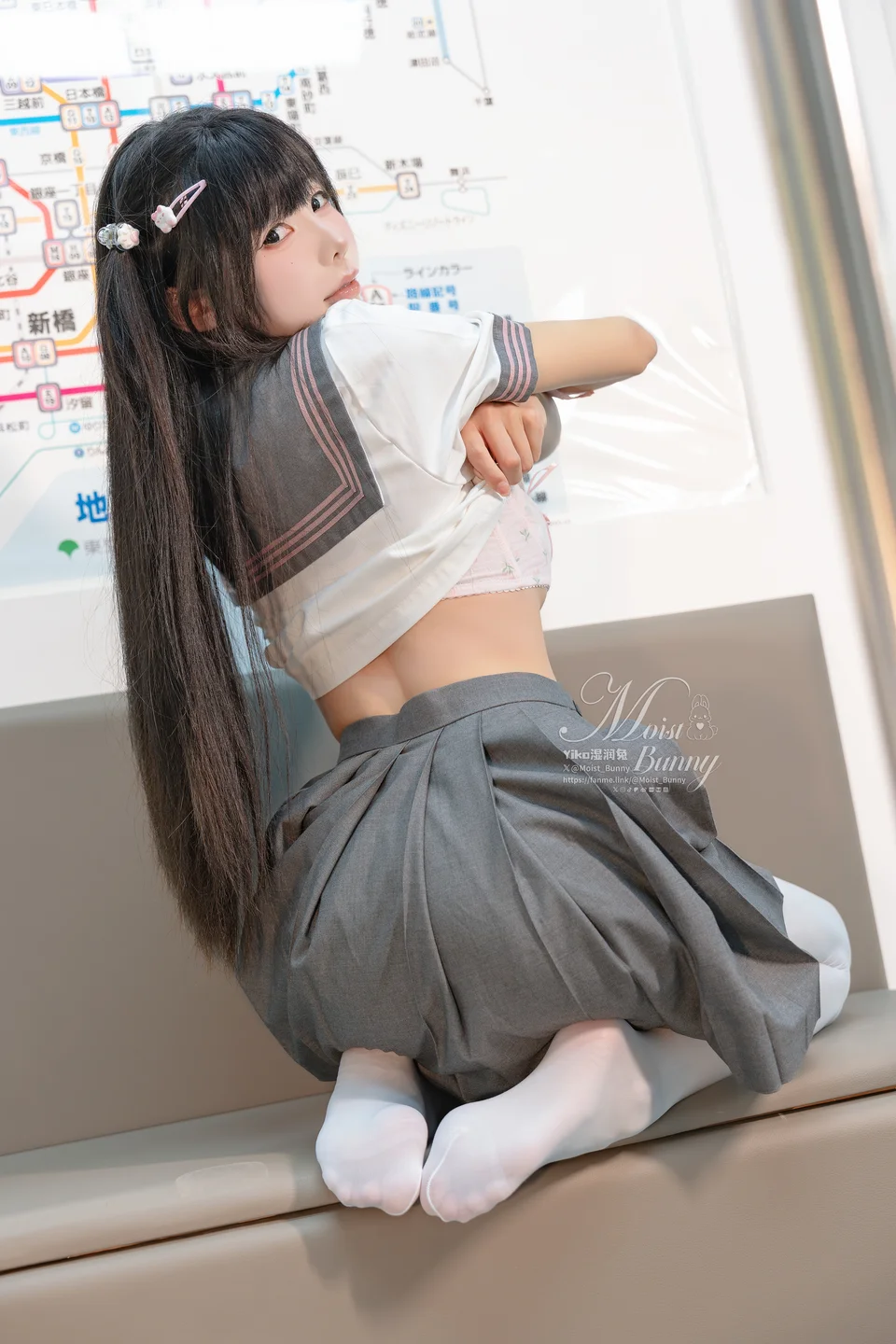 Yiko湿润兔_–_12月『地铁萌妹』164P1V_2_07GB恋爱循环 TG@icoset022.webp