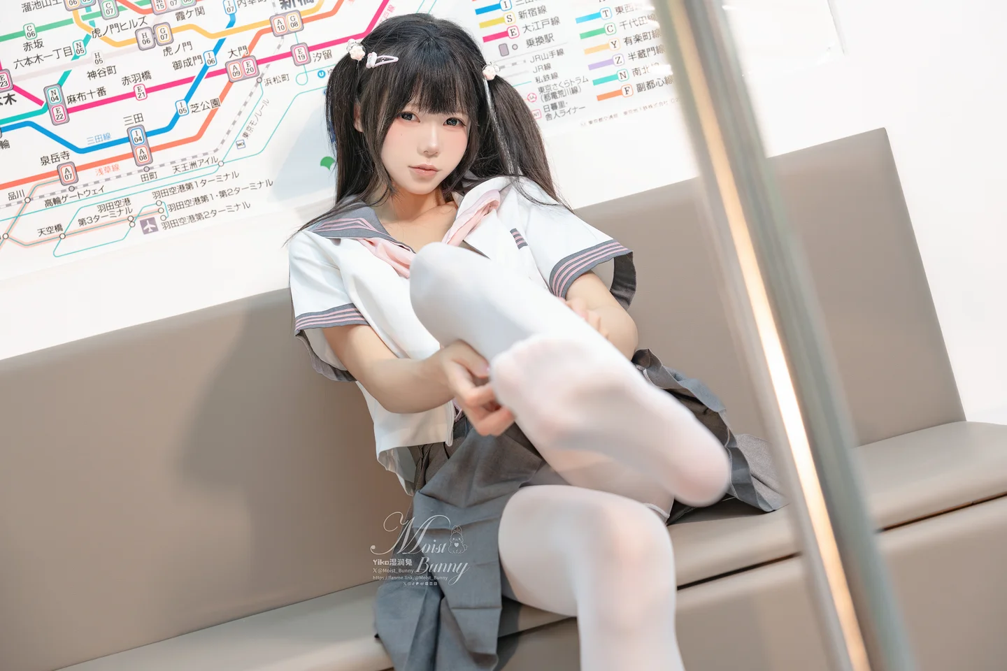 Yiko湿润兔_–_12月『地铁萌妹』164P1V_2_07GB恋爱循环 TG@icoset032.webp