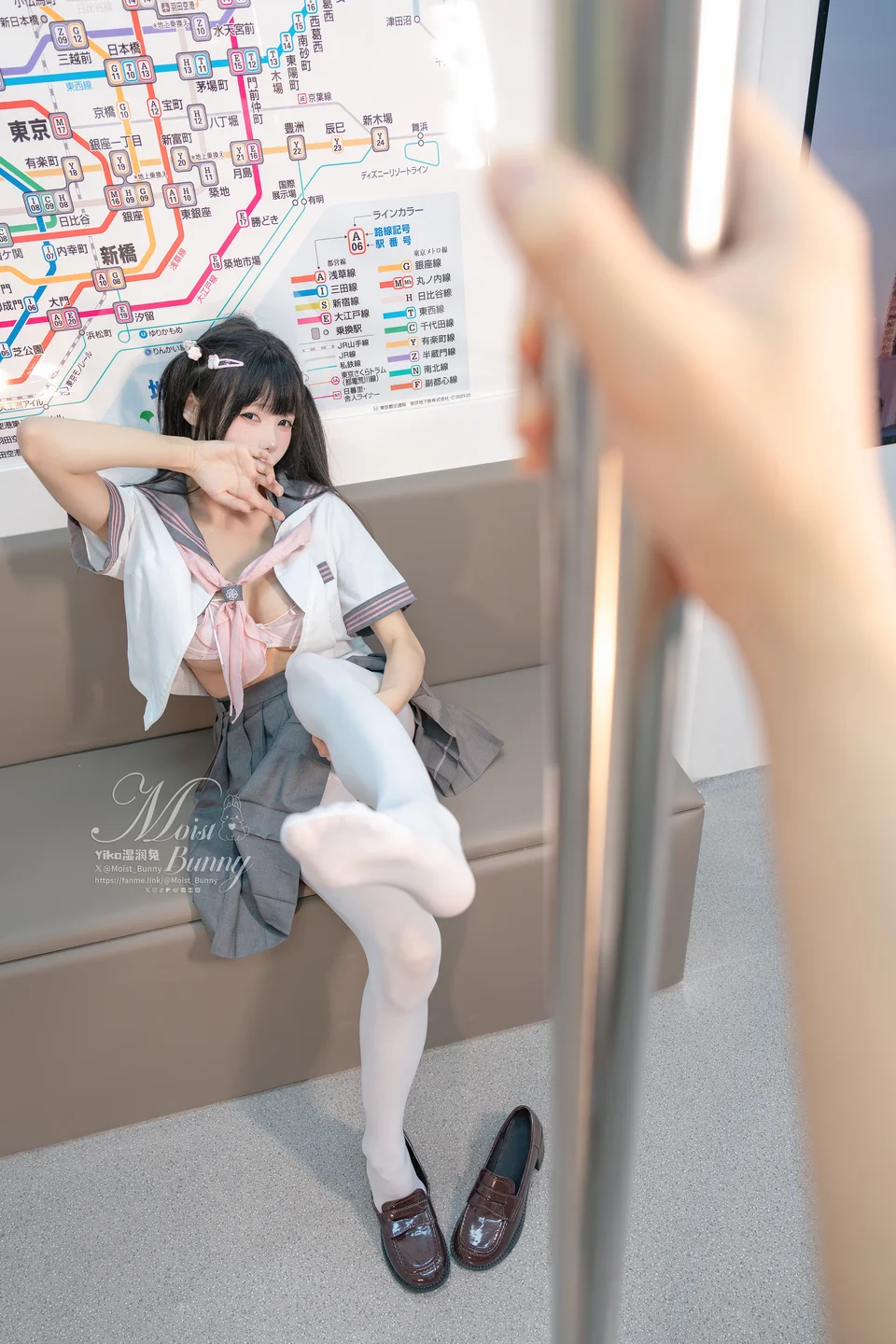 Yiko湿润兔_–_12月『地铁萌妹』164P1V_2_07GB恋爱循环 TG@icoset033.webp