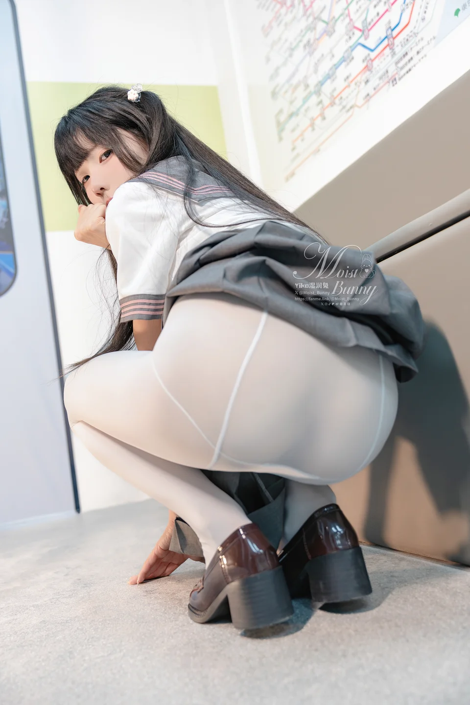 Yiko湿润兔_–_12月『地铁萌妹』164P1V_2_07GB恋爱循环 TG@icoset035.webp
