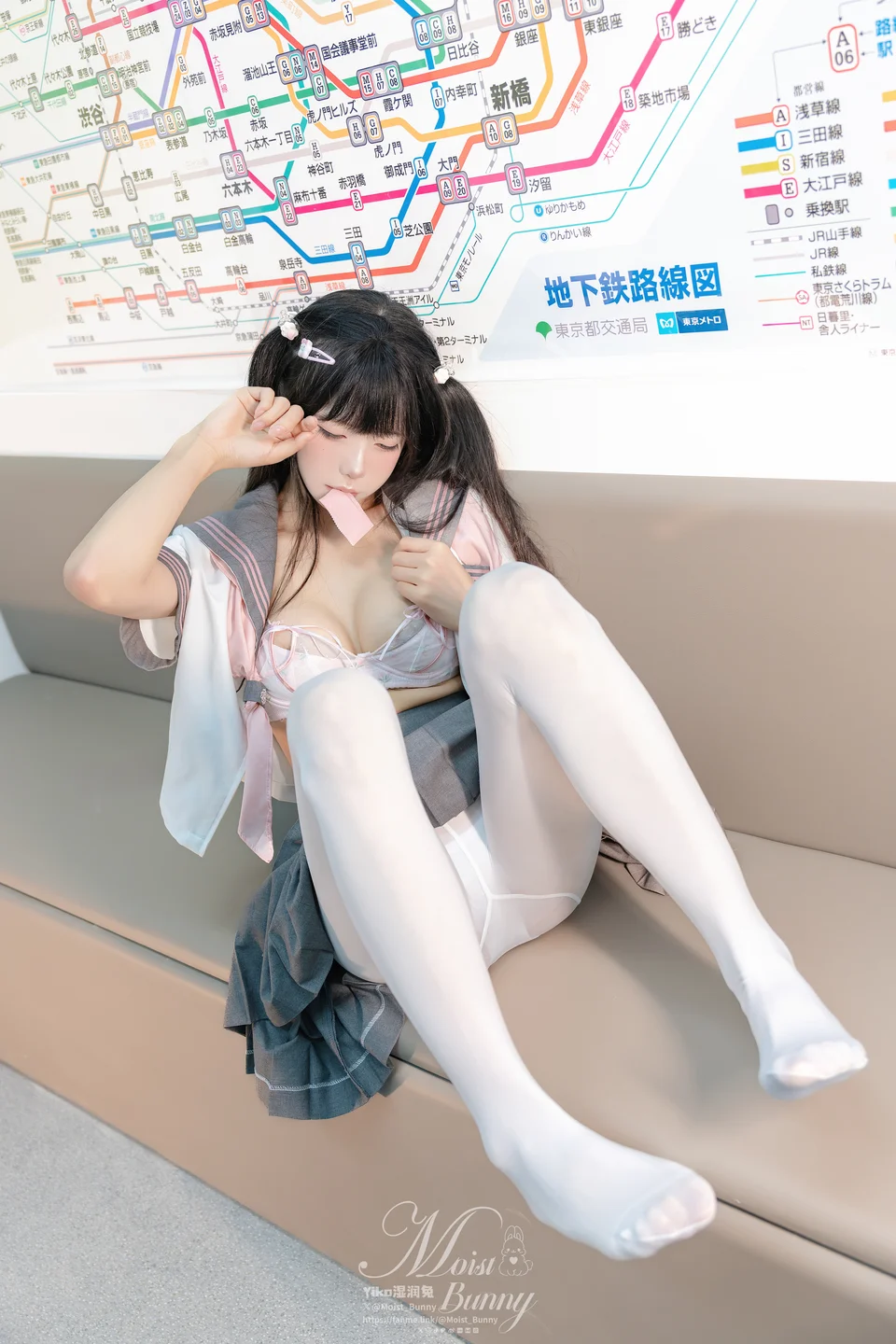 Yiko湿润兔_–_12月『地铁萌妹』164P1V_2_07GB恋爱循环 TG@icoset040.webp