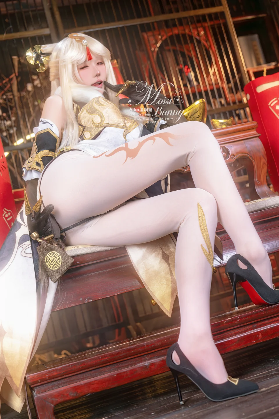 Yiko湿润兔_–_25年02月_金蛇来财_凝光贺岁Good_night_kiss90P1V_3_63GB 【丝足阁写真】014.webp