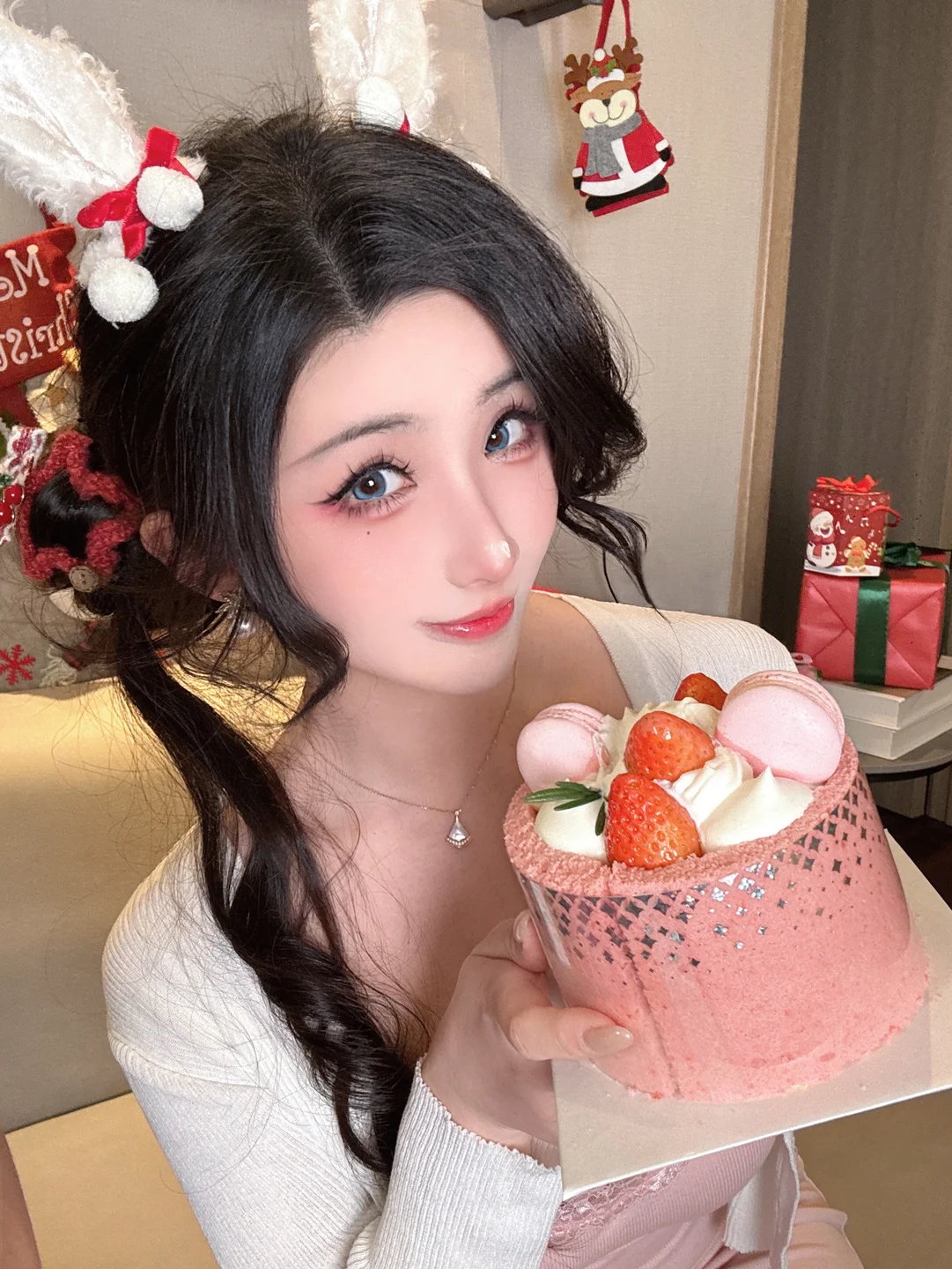 rioko凉凉子 – 圣诞草莓蛋糕 [32P10V-736MB] TG@icoset004.webp