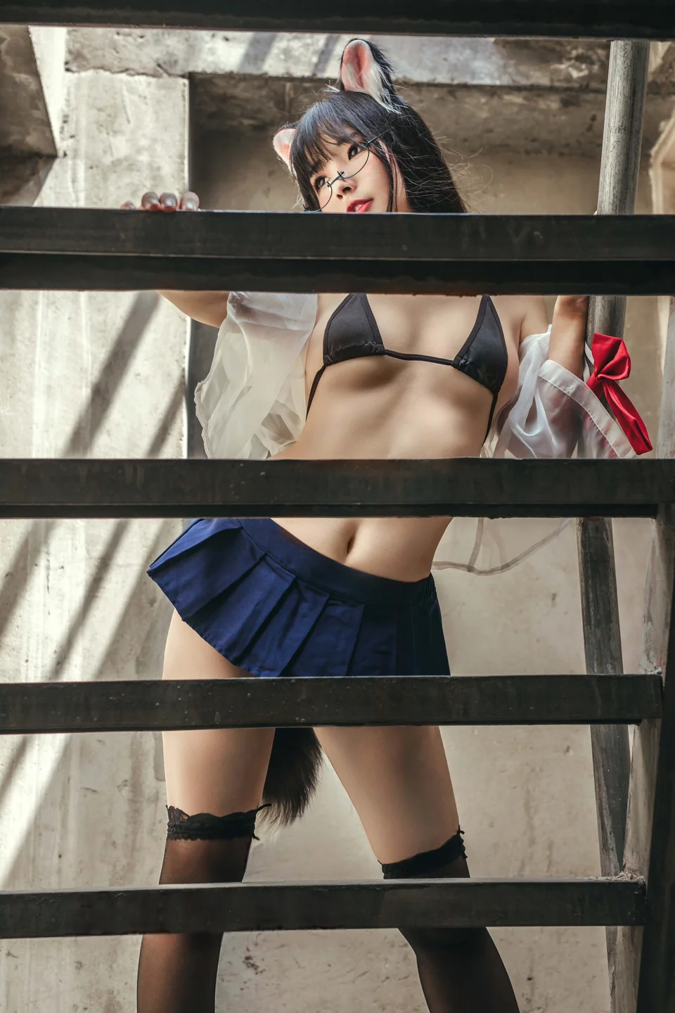 yuuhui玉汇 - 天台猫猫+黑犬机器人女友 [32P] tg@simisebaisi1.webp