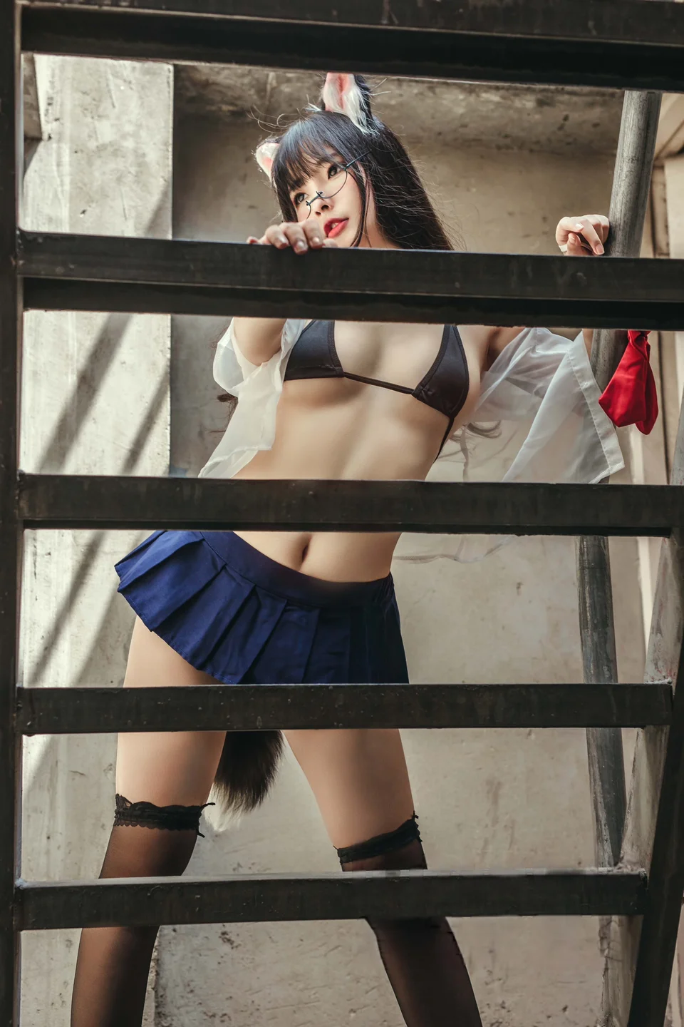 yuuhui玉汇 - 天台猫猫+黑犬机器人女友 [32P] tg@simisebaisi4.webp